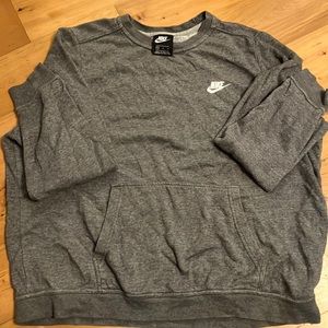 Women’s Nike pull over.